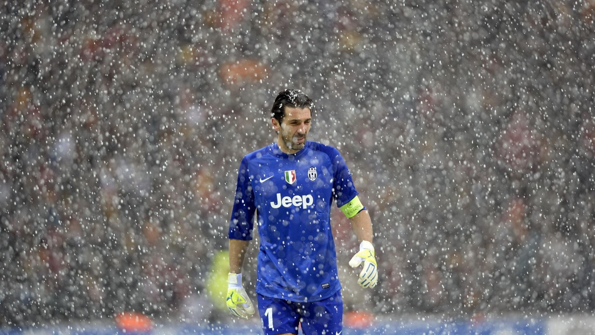 英超比赛中裁判吹罚尺度对战术执行的微观影响，英超裁判口哨