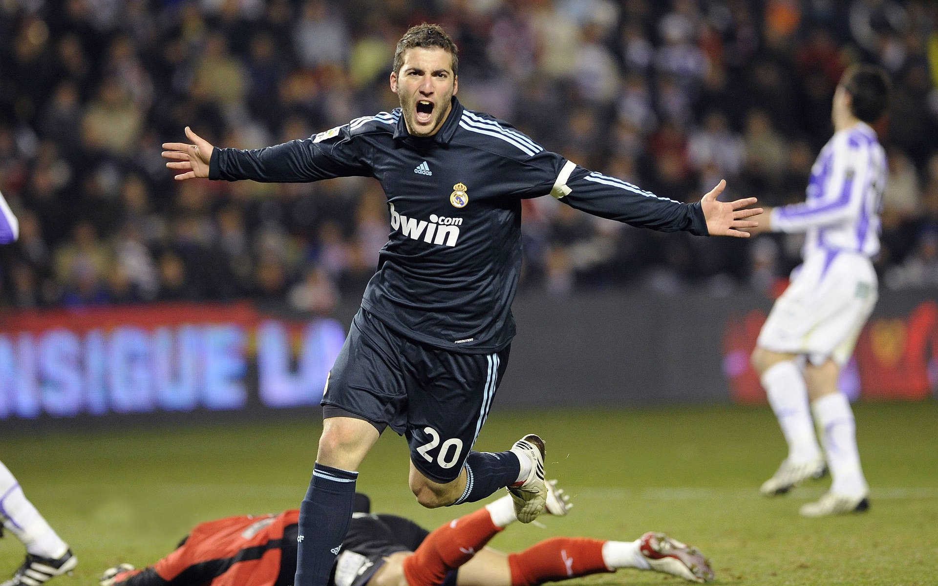 俱乐部财务：投资回报与风险分析，俱乐部收益来源